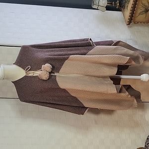 Lauren Conrad Size- One size. Women's two tone Brown Poncho